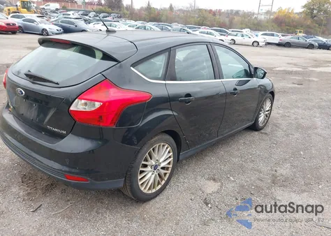 2013 Ford Focus Titanium z USA, uszkodzony, nr VIN 1FADP3N21DL348795